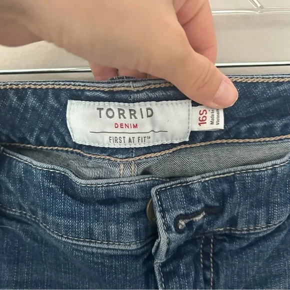 Torrid  Perfect Boyfriend Ankle Vintage Stretch Mid-Rise Jean Medium Blue 16S - Picture 4 of 8
